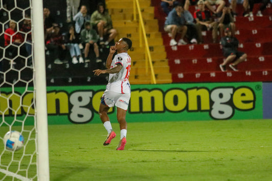 Plaza Amador hace historia en Costa Rica con remontada ante Alajuelense